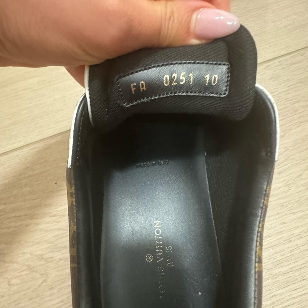 Louis Vuitton Men Sneakers - Picture 4 of 6
